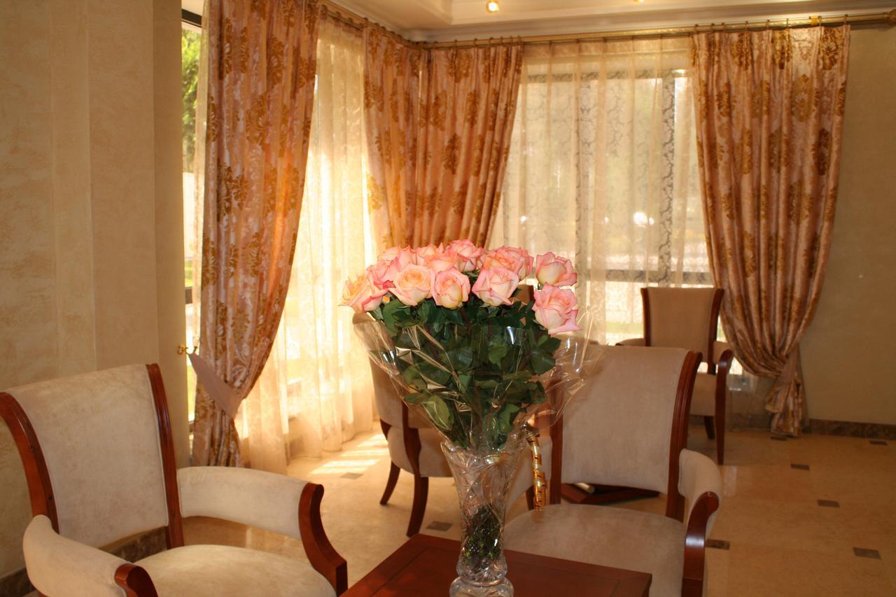 Luxurious Hotel Taraz Exterior foto