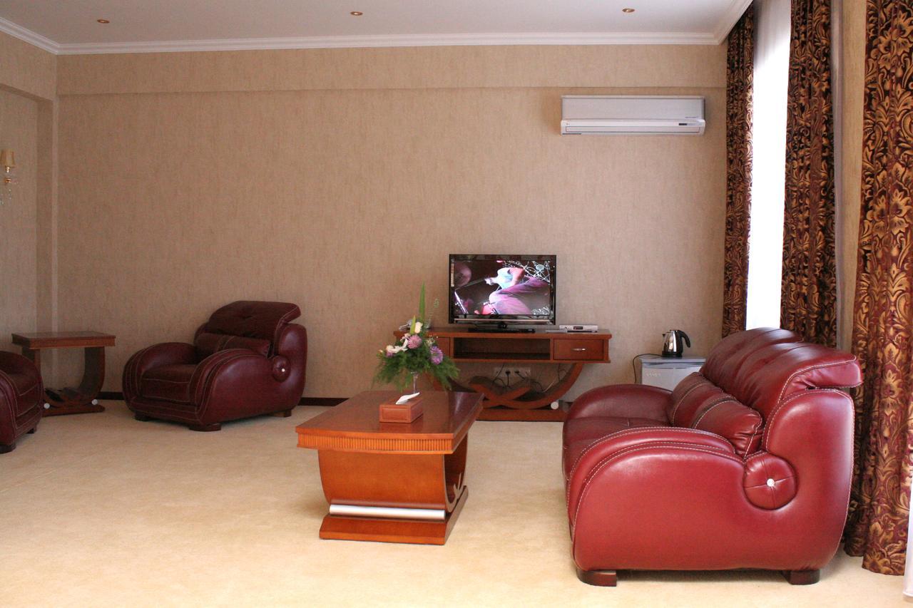 Luxurious Hotel Taraz Exterior foto