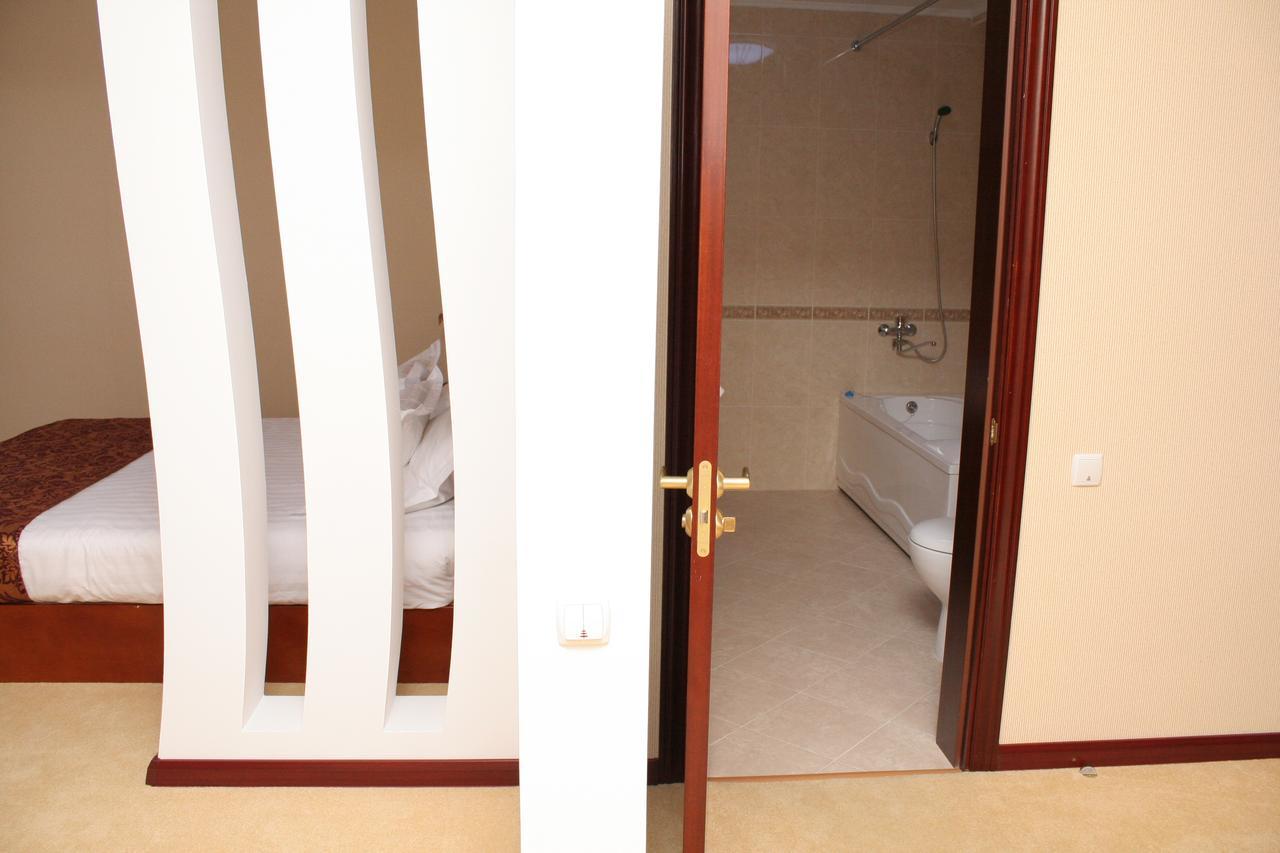 Luxurious Hotel Taraz Exterior foto